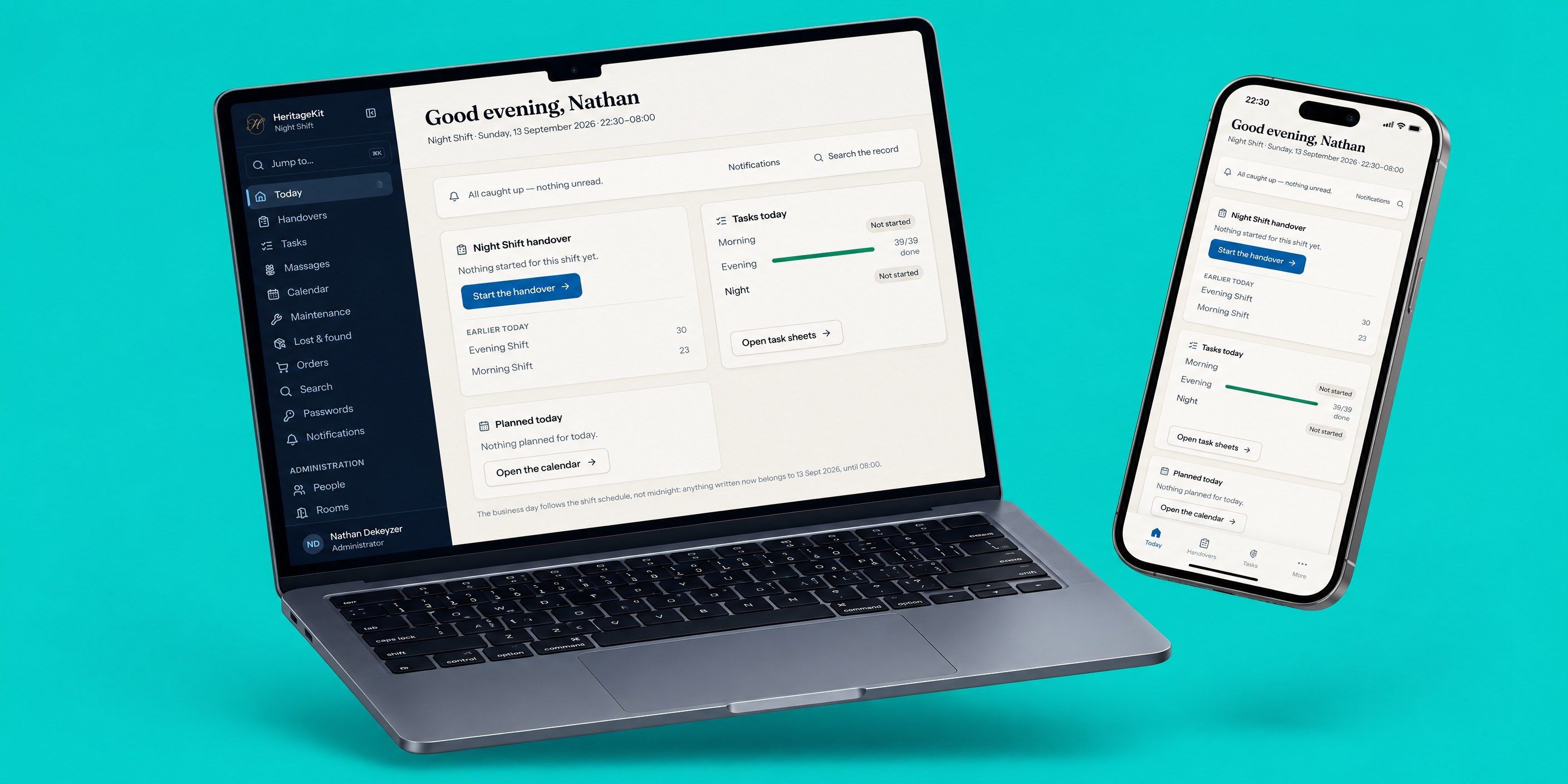 Laptop en telefoon met het HeritageKit-dashboard voor de nachtshift